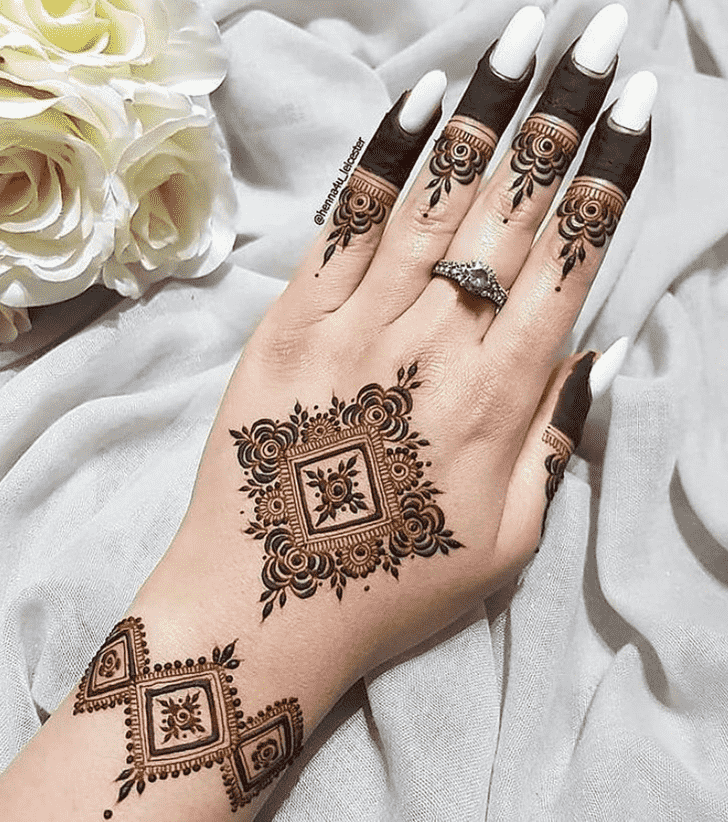 Dazzling Tiruchirappalli Henna Design
