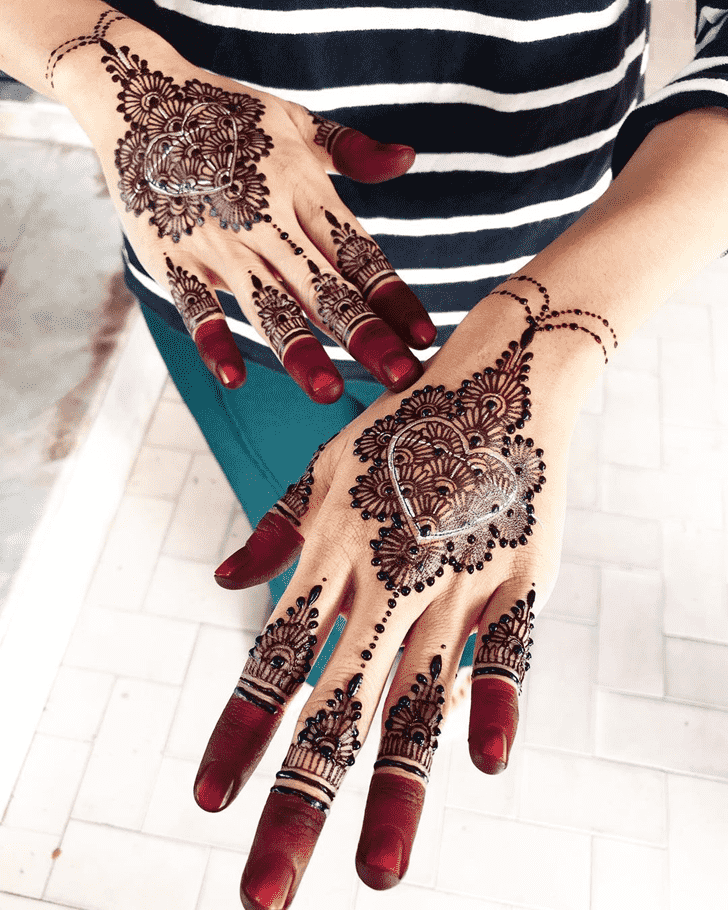 Enticing Tiruchirappalli Henna Design