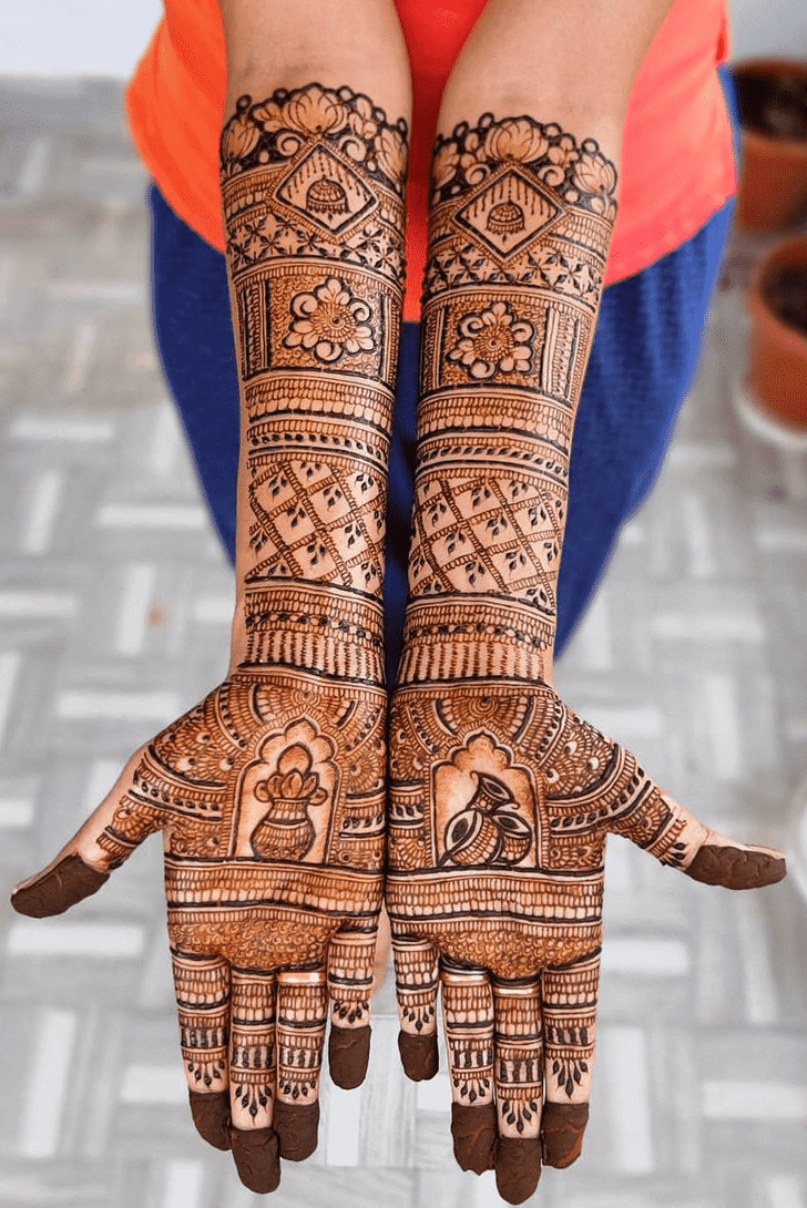 Refined Traditional Mehndi Design