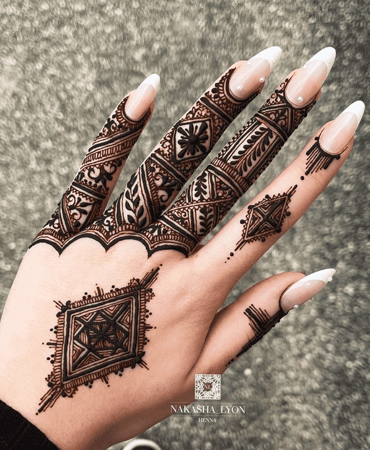 Alluring Trendind Henna Design