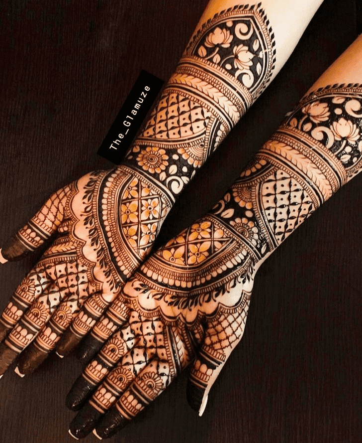 Appealing Trendind Henna Design