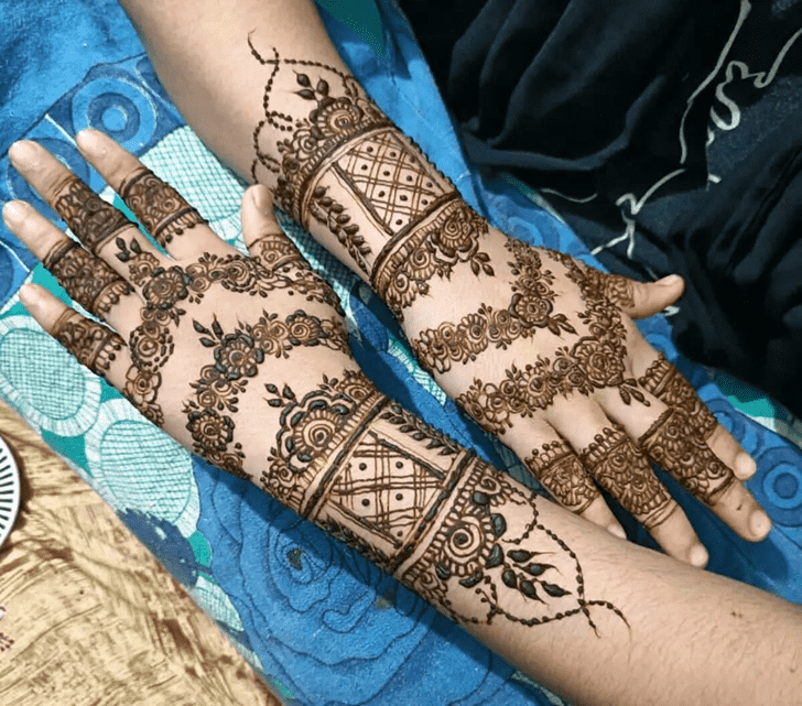 Graceful Trending Henna Design