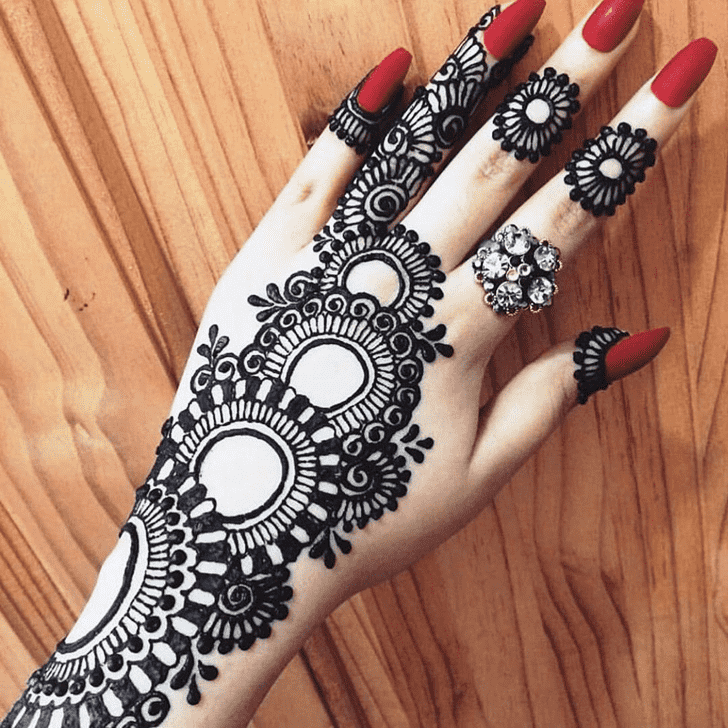 Mesmeric Trending Henna Design