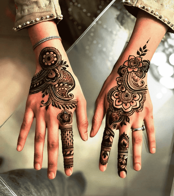 Dazzling Udaipur Henna Design