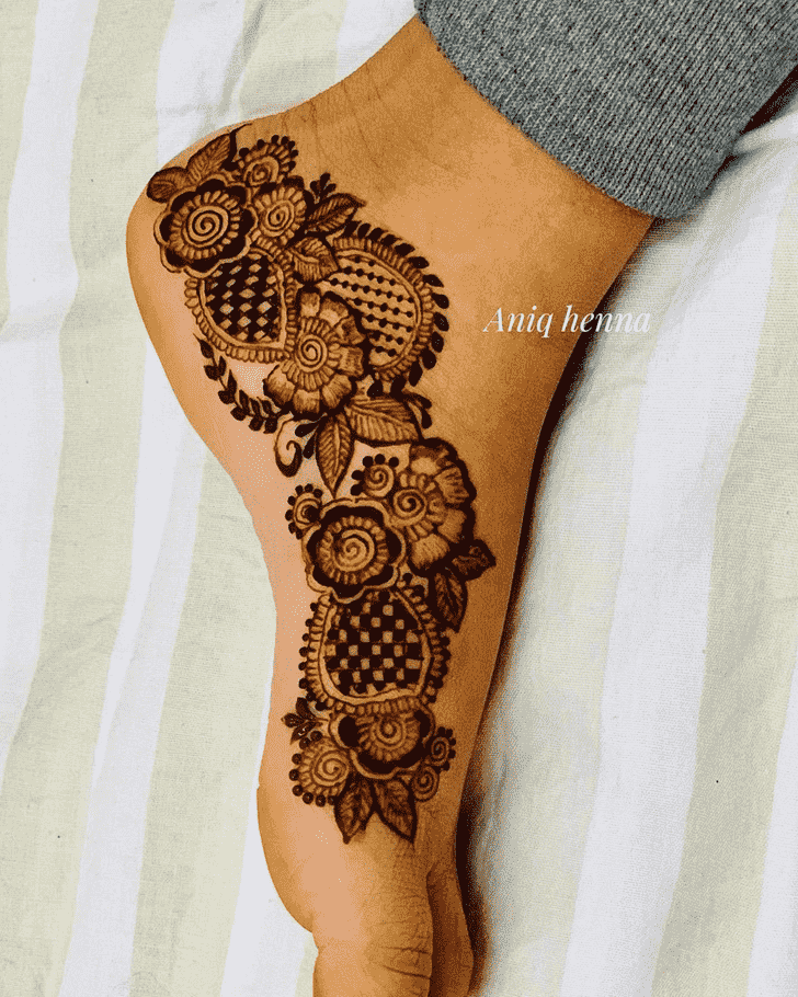 Beauteous Unique Henna Design
