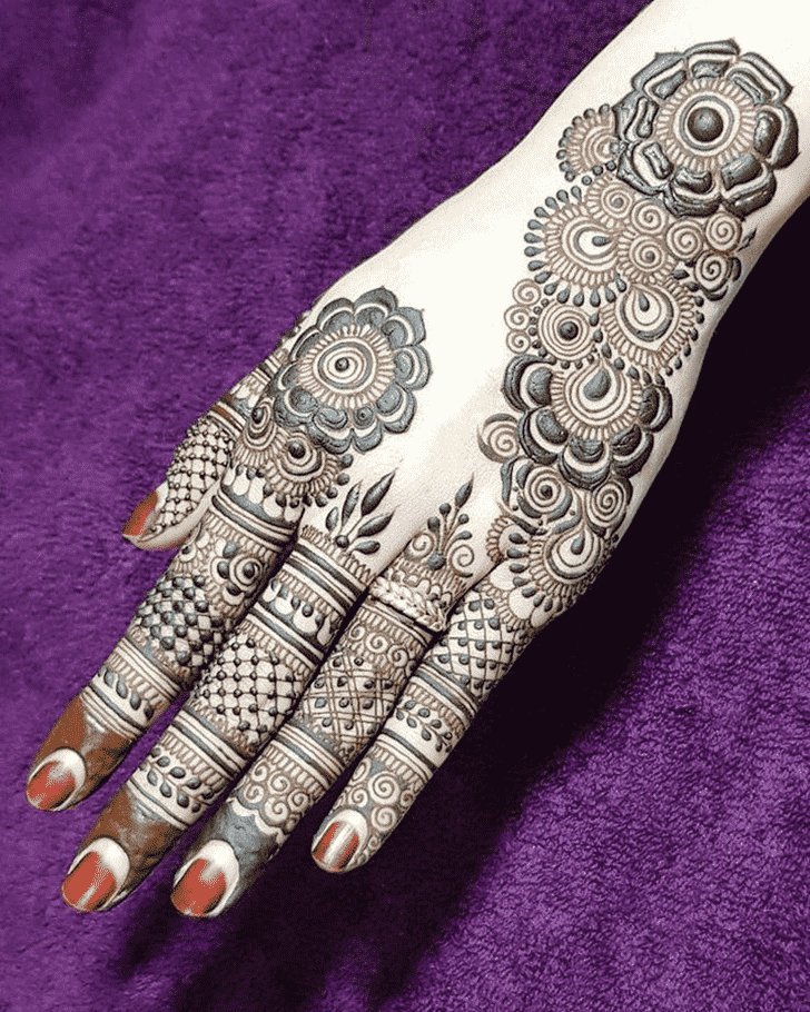 Inviting Unique Henna Design