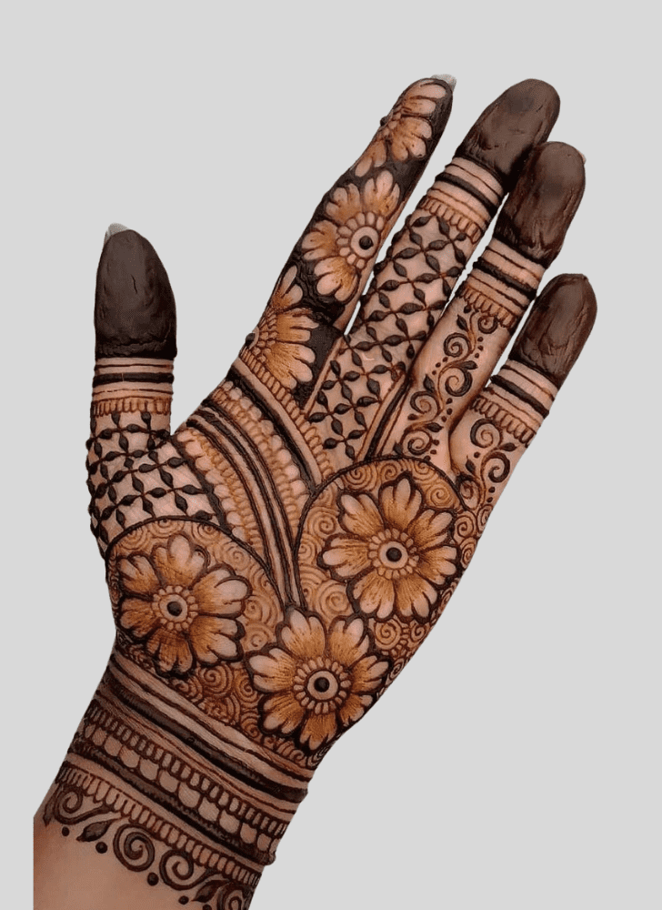 Enticing United Arab Emirates Henna Design