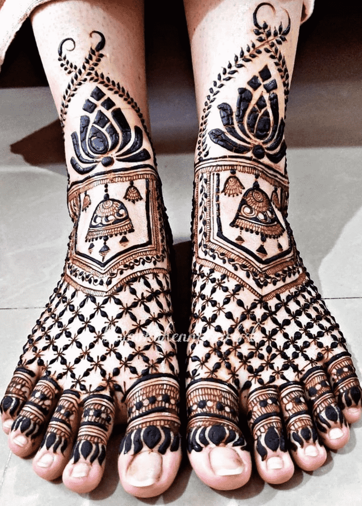 Pleasing Valentines Day Henna Design