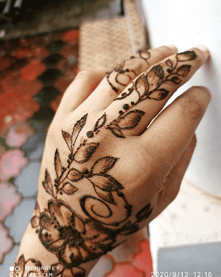 Angelic Vat Purnima Henna Design