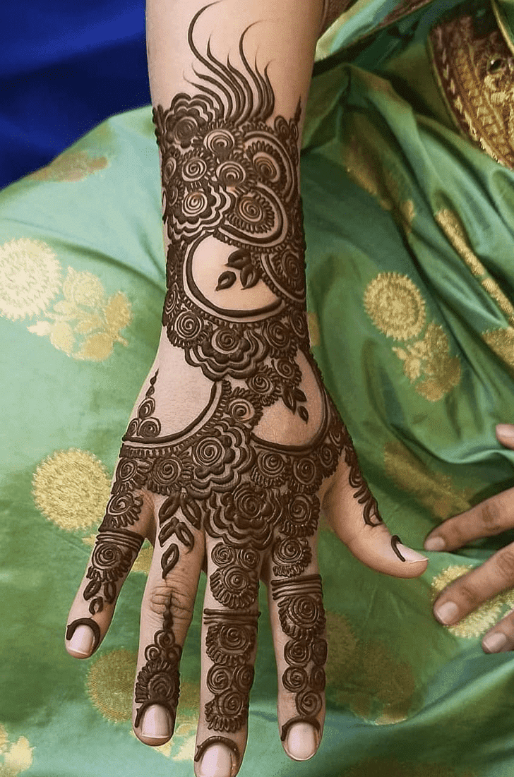 Captivating Vat Purnima Henna Design