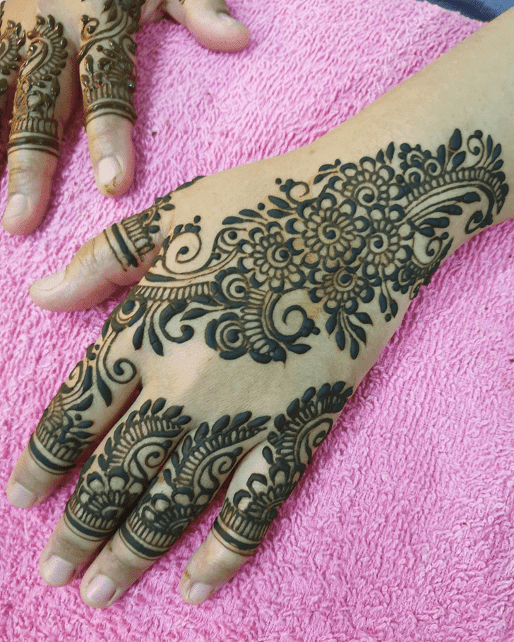 Fair Vat Purnima Henna Design