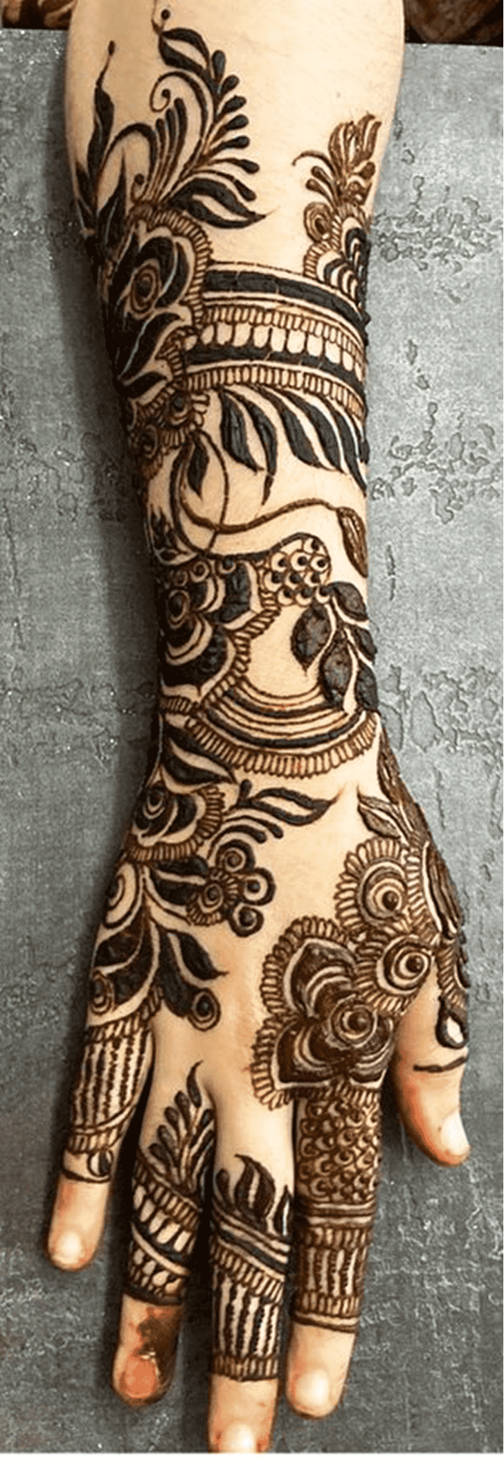 Enthralling Wedding Henna Design