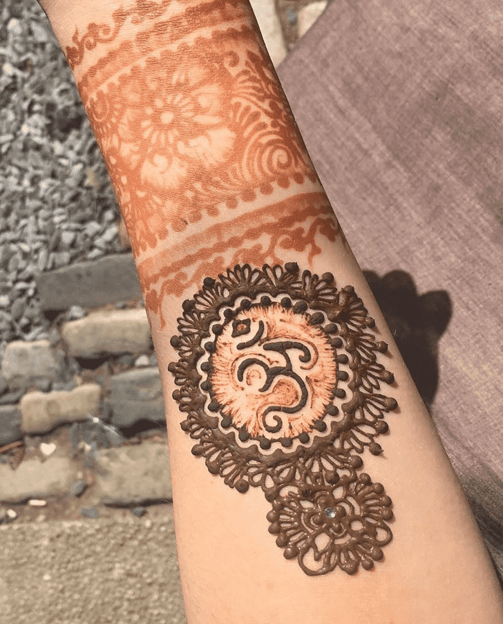 Delicate Western Henna Design