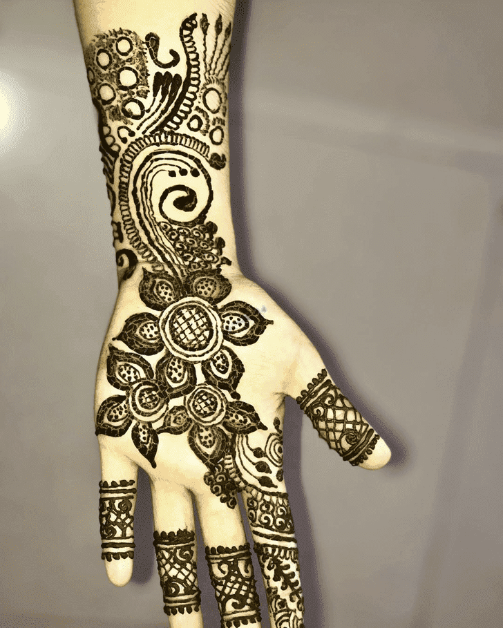 Enticing Western Henna Design