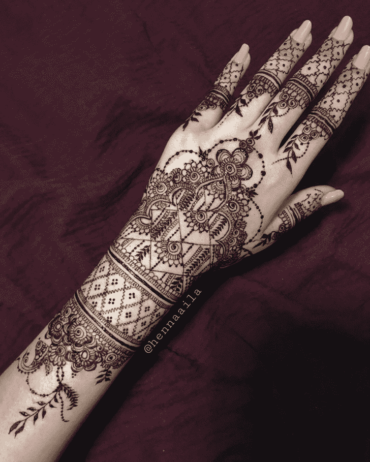 Grand Women Henna design