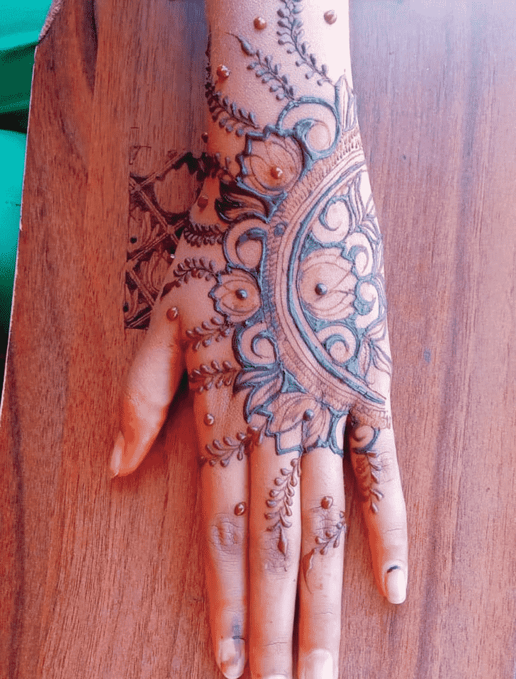 Inviting Women Henna design