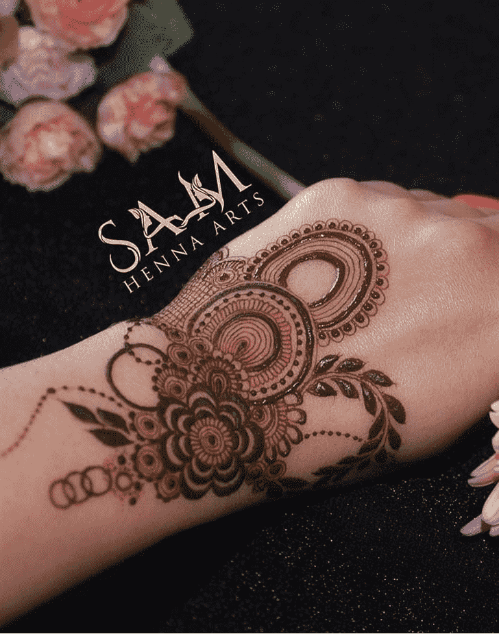 Shapely Women Henna design