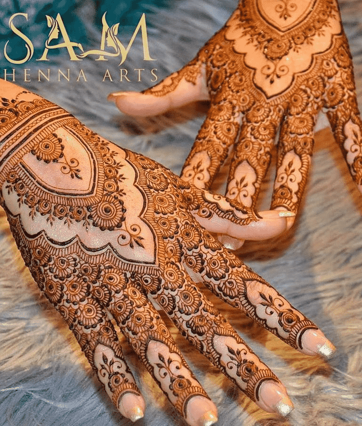 Splendid Women Henna design