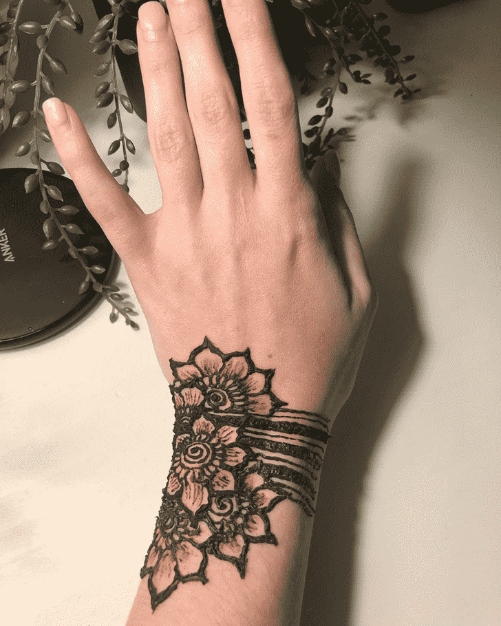 Alluring Wrist Henna design
