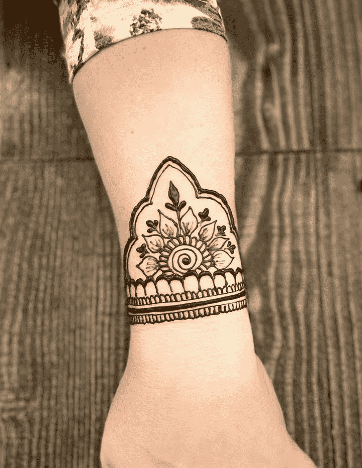 Appealing Wrist Henna design
