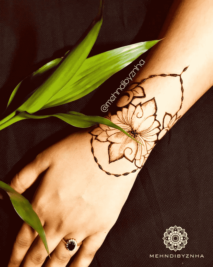 Gorgeous Wrist Henna design