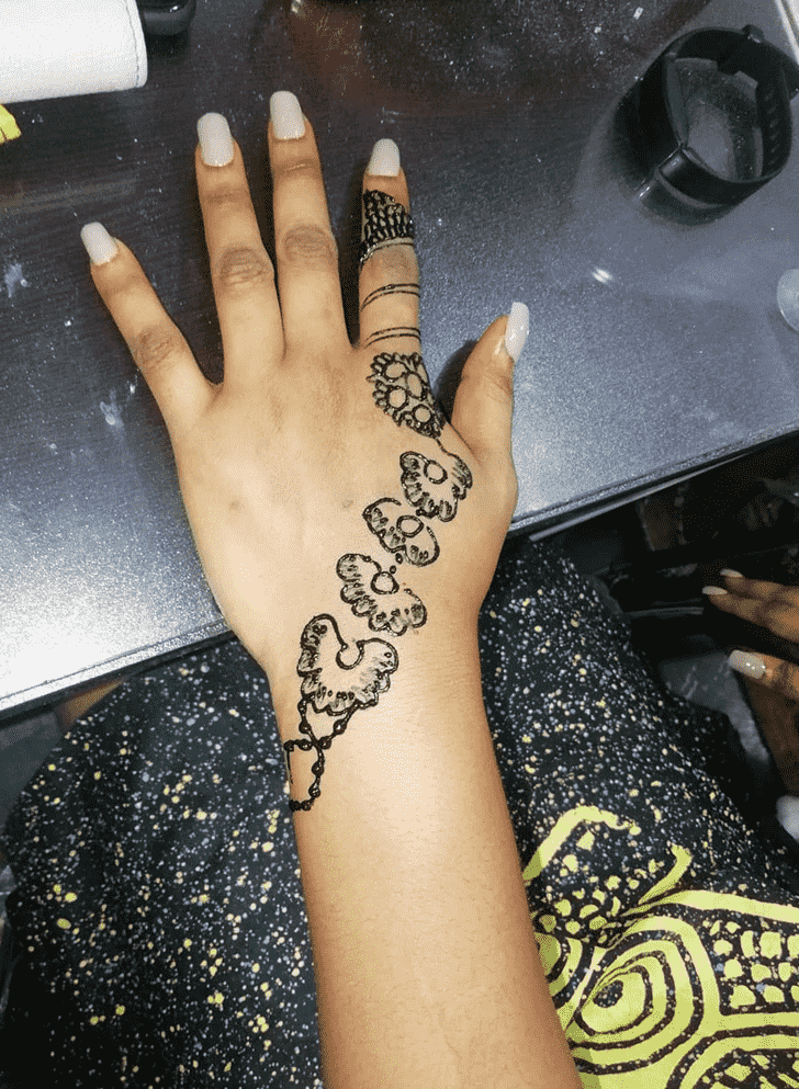 Inviting Wrist Henna design