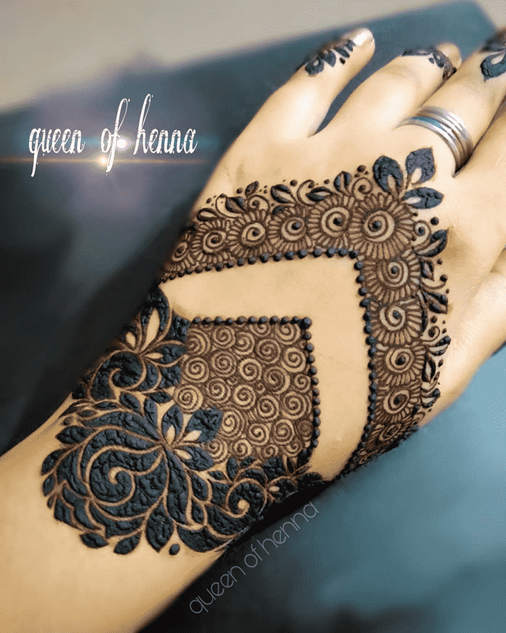 Mesmeric Wrist Henna design