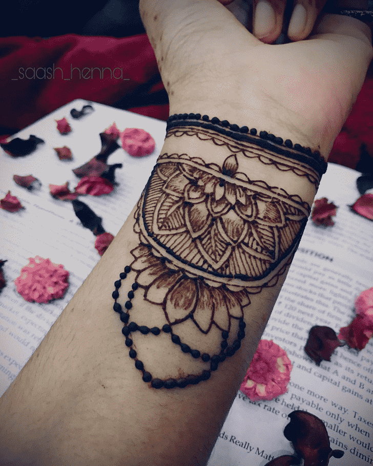 Pretty Wrist Henna design